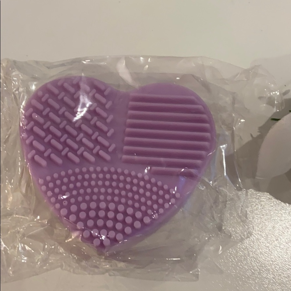 Brand New! Textured Makeup Brush Cleansing Tool